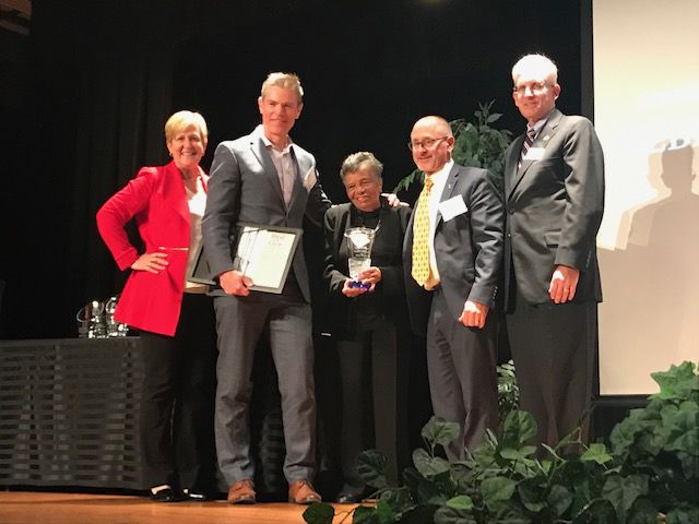 Bebe Coker being given the John H. Taylor Educational Leadership Award